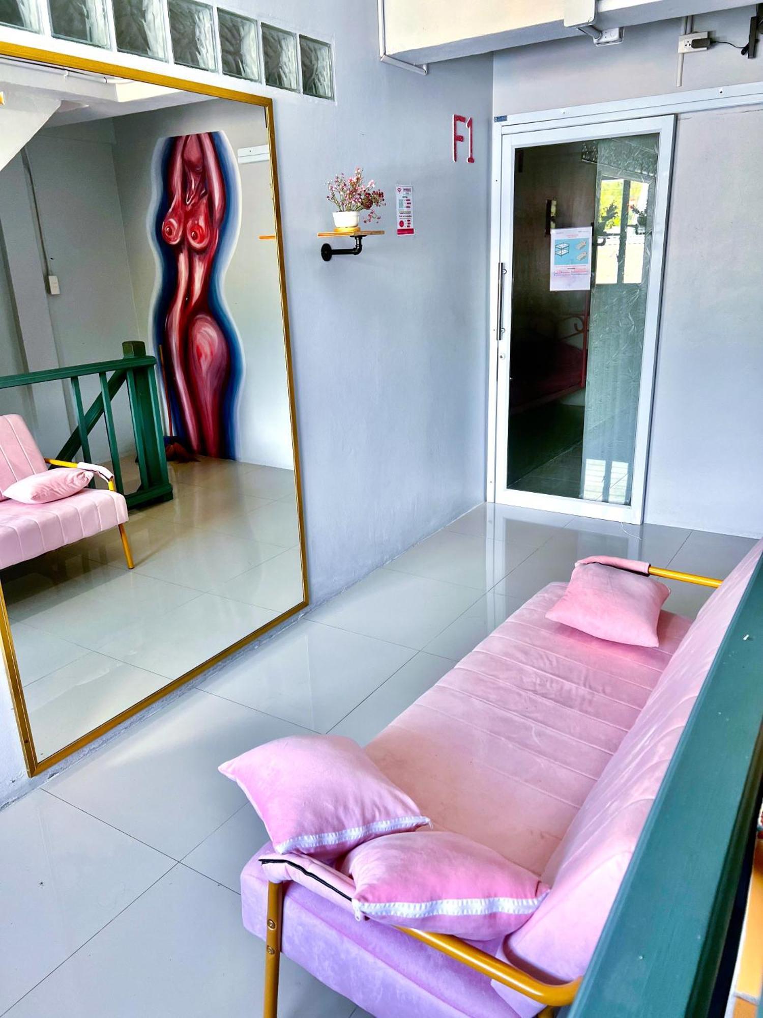 Arena Boutique Hotel Female Only Thongsala Exterior photo